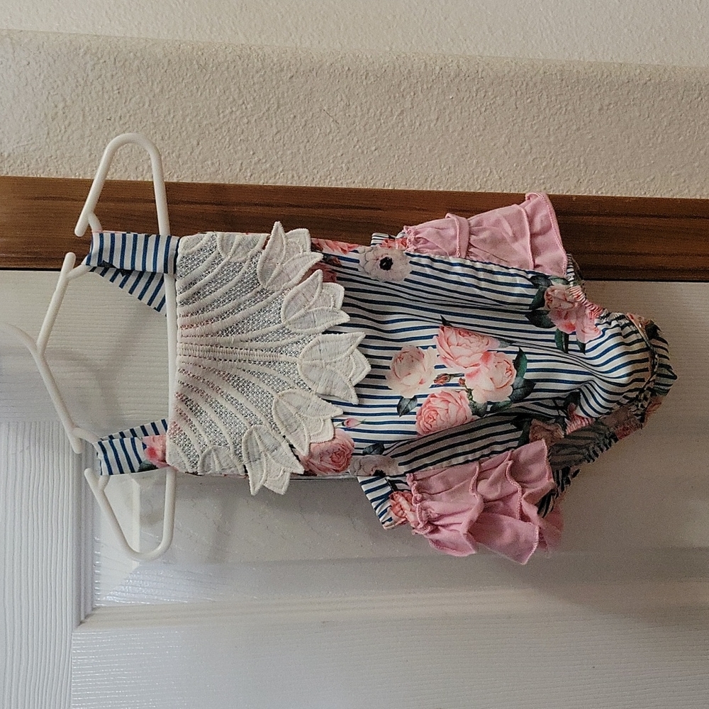 Vintage style ruffel romper